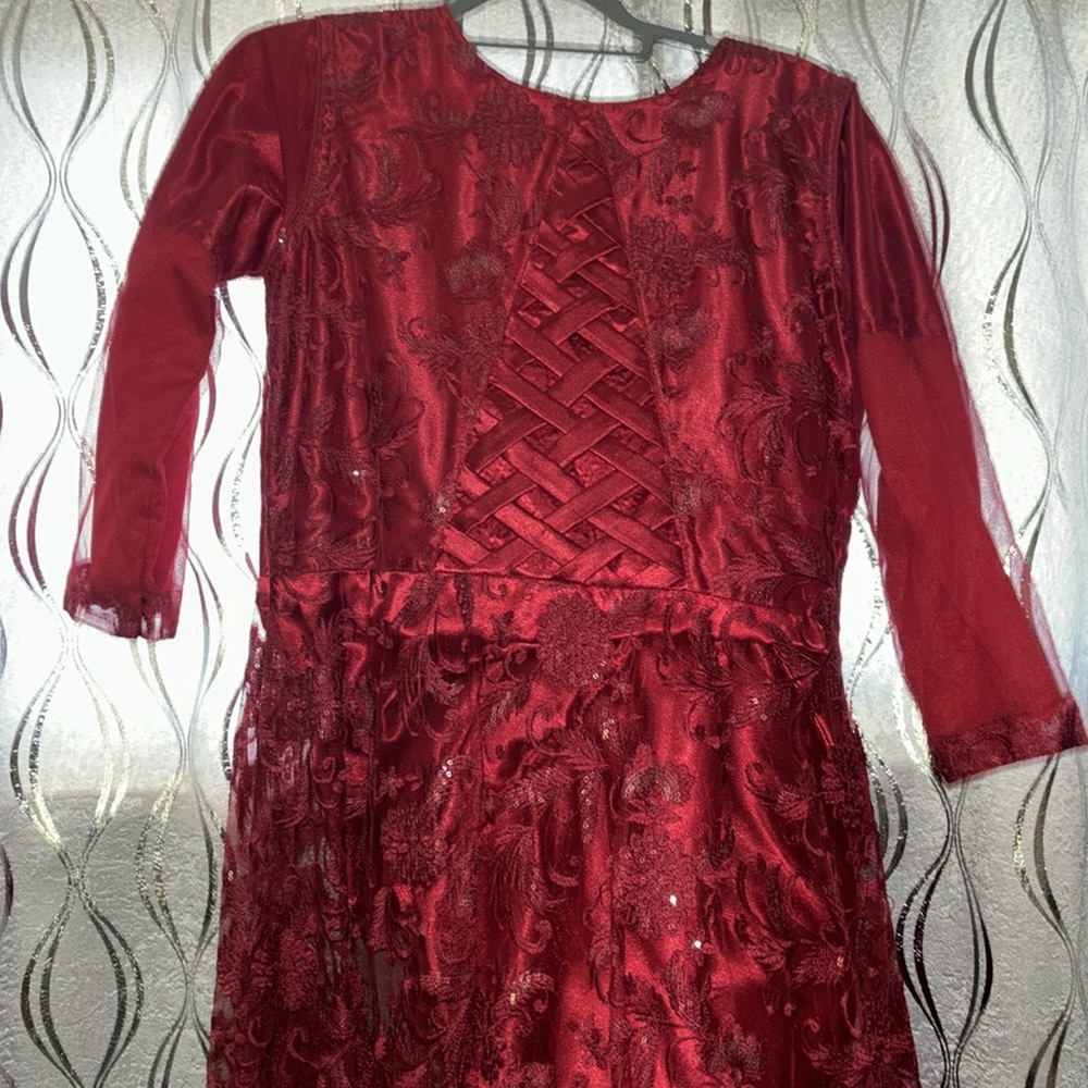 This is a red long maxi for party😍